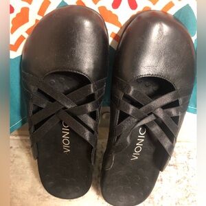 Vionic Women's Black Crisscross Mules